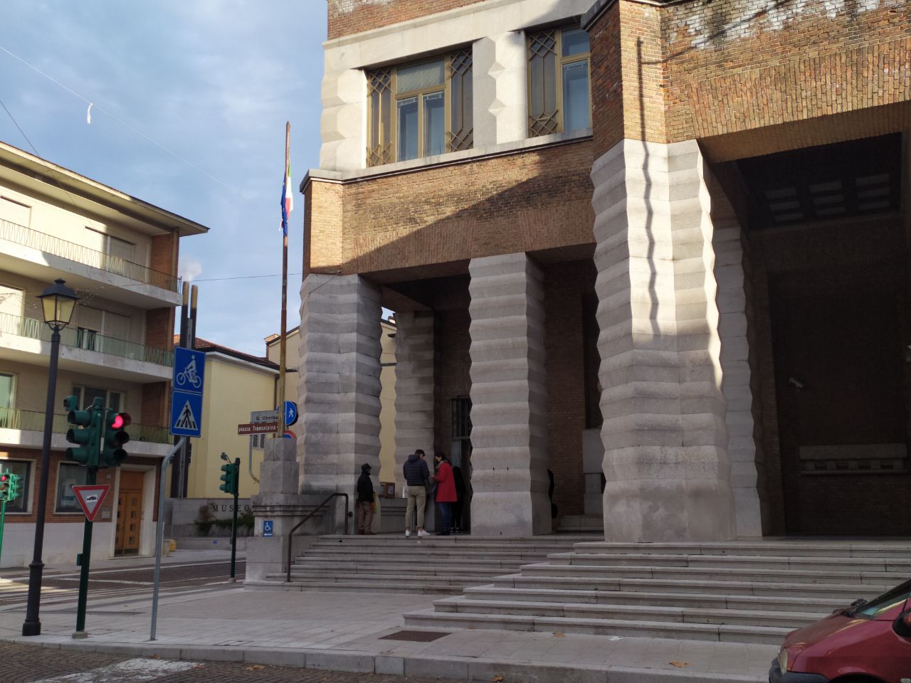 Copertina per Stop alle code in Posta per spedire pacchi, il nuovo servizio online arriva anche a Gorizia